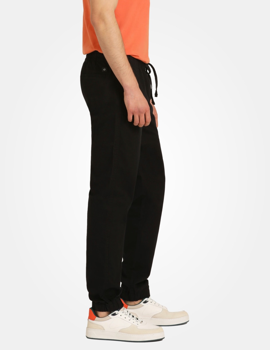 Jogger slim con bolsillos 2