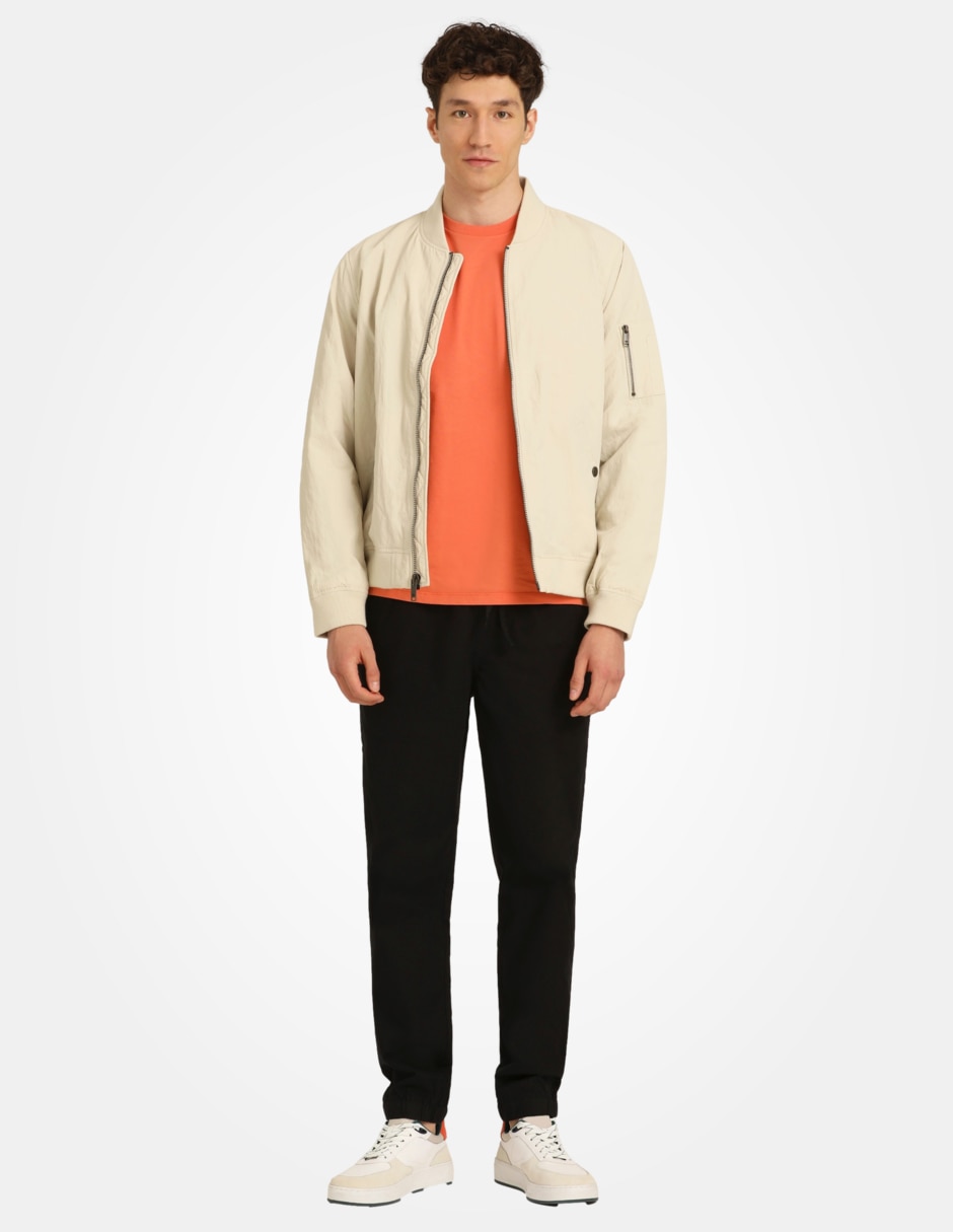 Jogger slim con bolsillos 4
