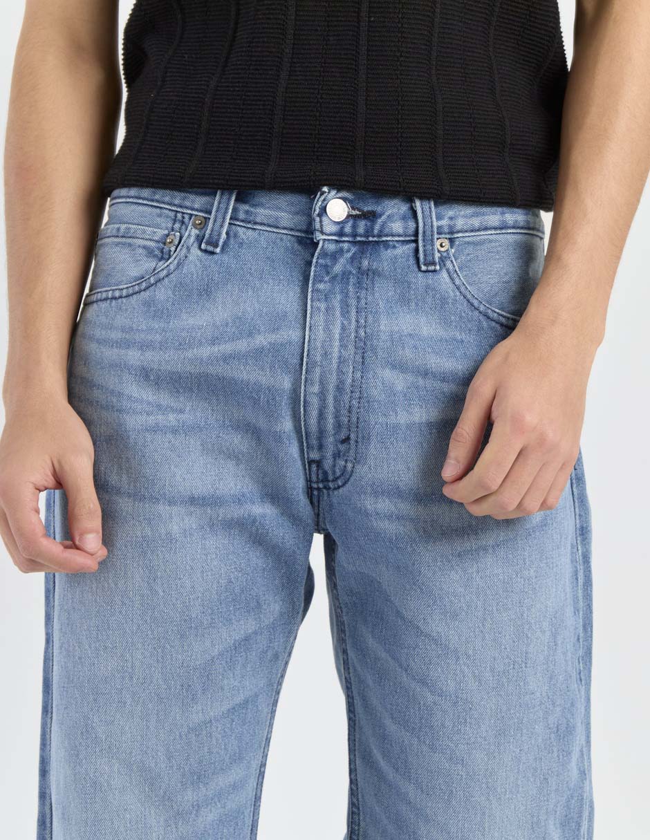 Jeans straight lavado claro para hombre 4