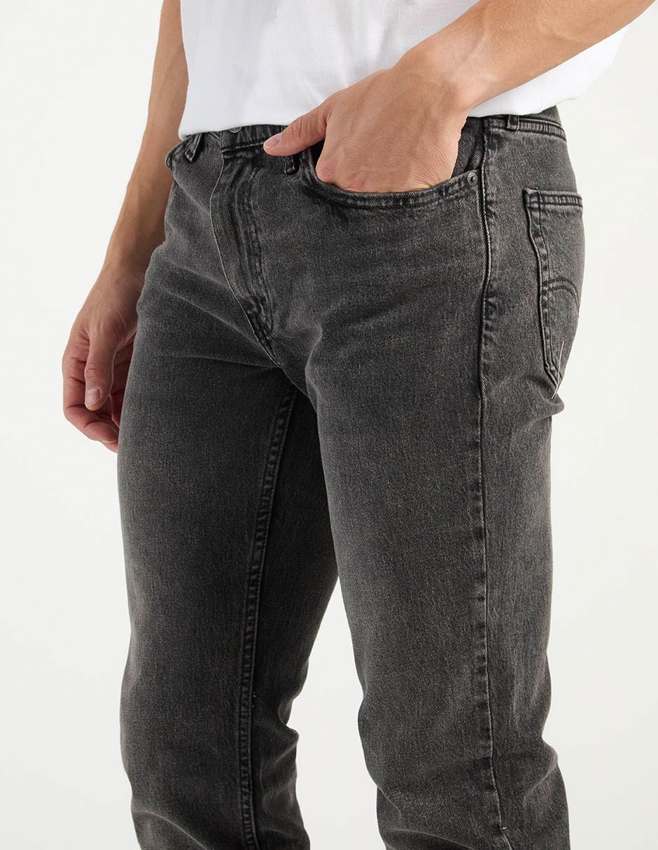 Jeans straight deslavado para hombre 4
